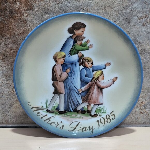 Schmid Hummel Mothers Day 1985 A Mothers Journey Decorative Wall Hanging Plate - Picture 1 of 11